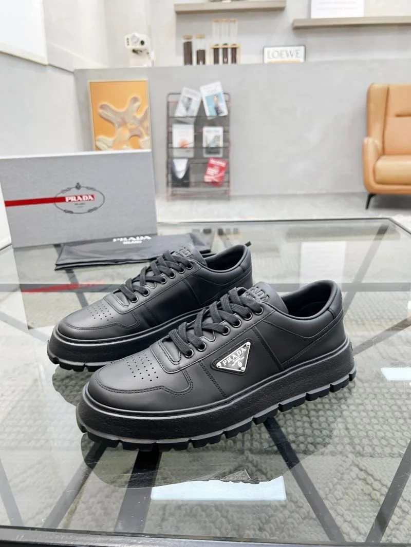Prada Low Shoes Durable 33930