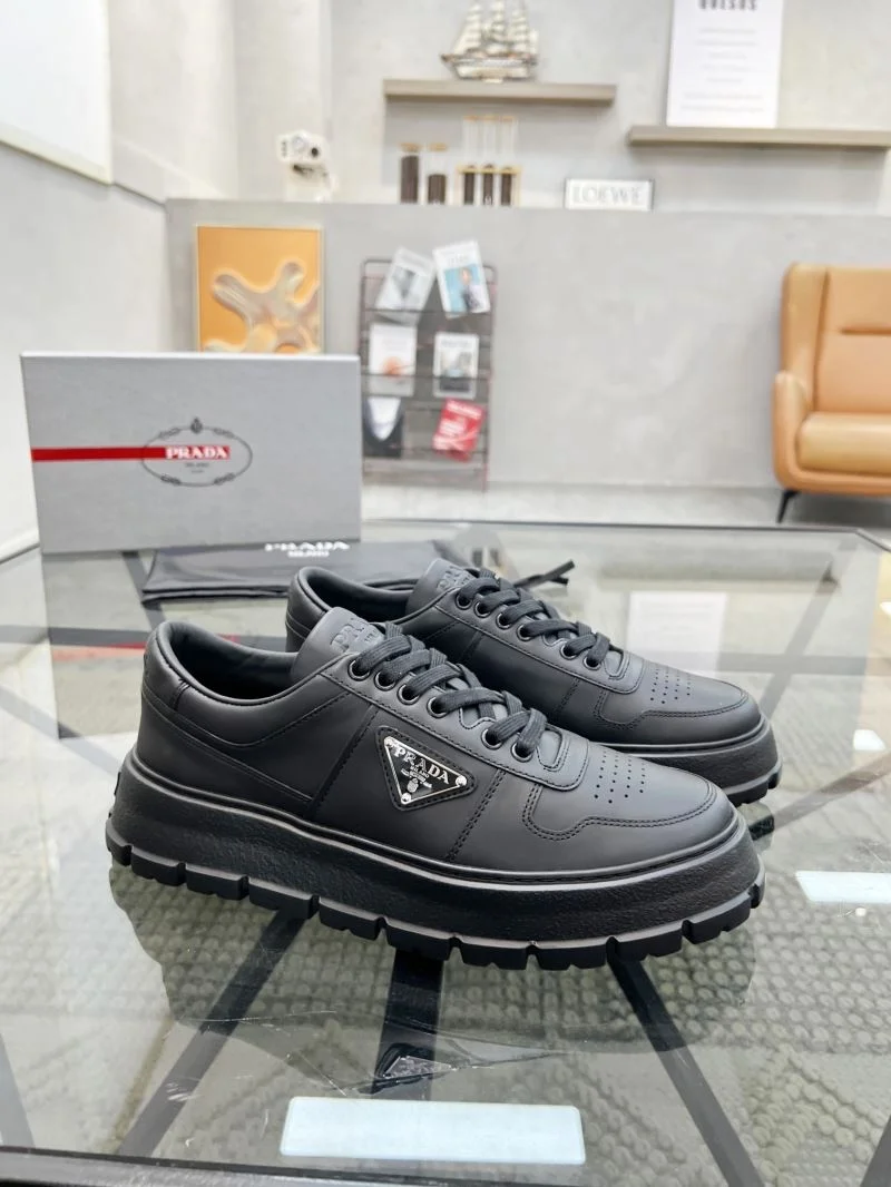 Prada Low Shoes Durable 33930