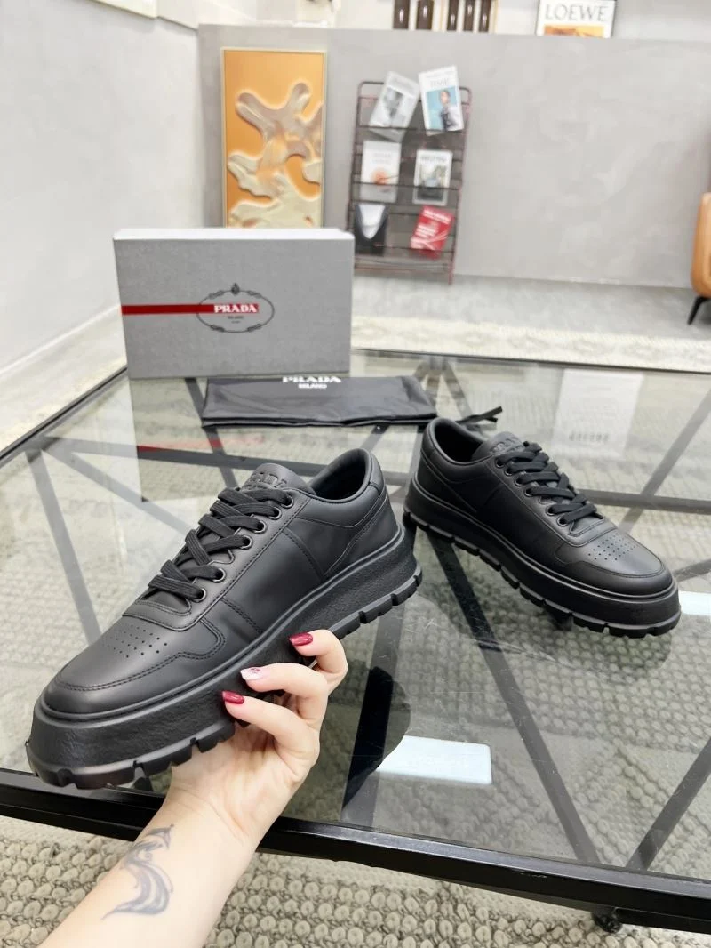 Prada Low Shoes Durable 33930