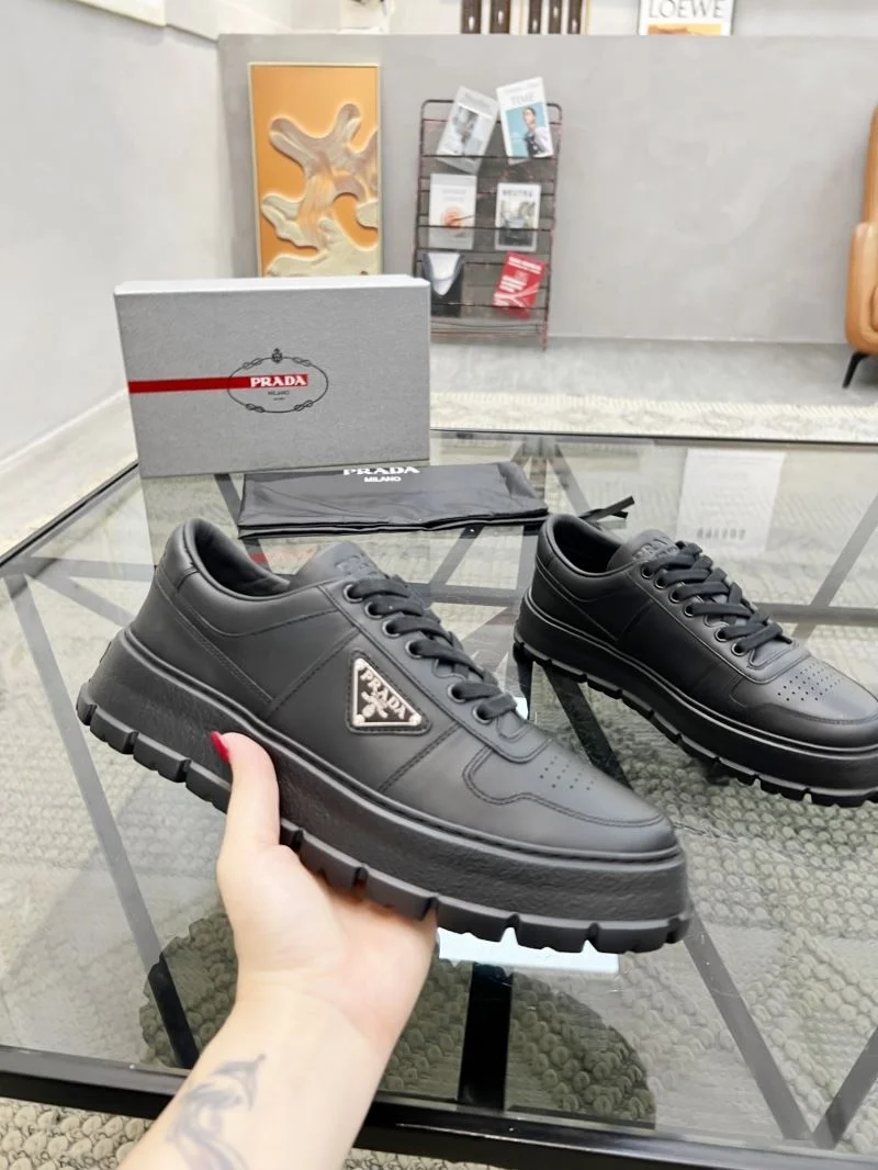 Prada Low Shoes Durable 33930