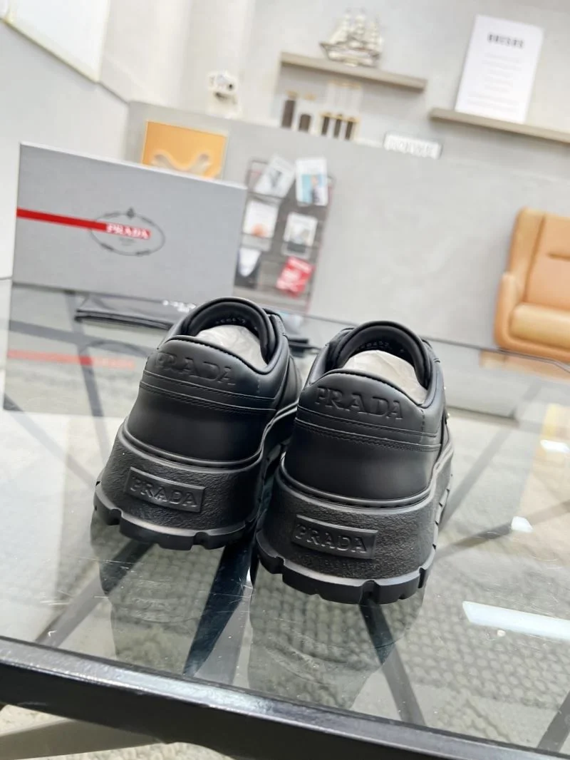 Prada Low Shoes Durable 33930