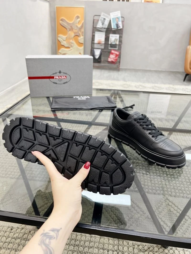 Prada Low Shoes Durable 33930