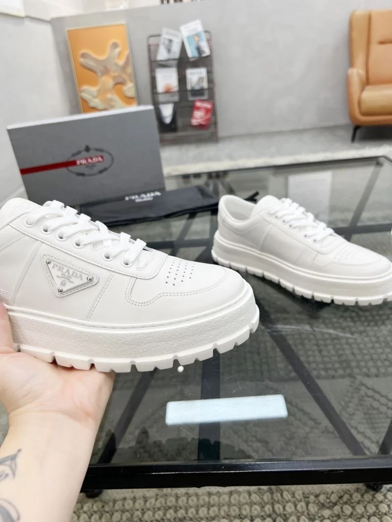 Sleek Prada Low Shoes 33926