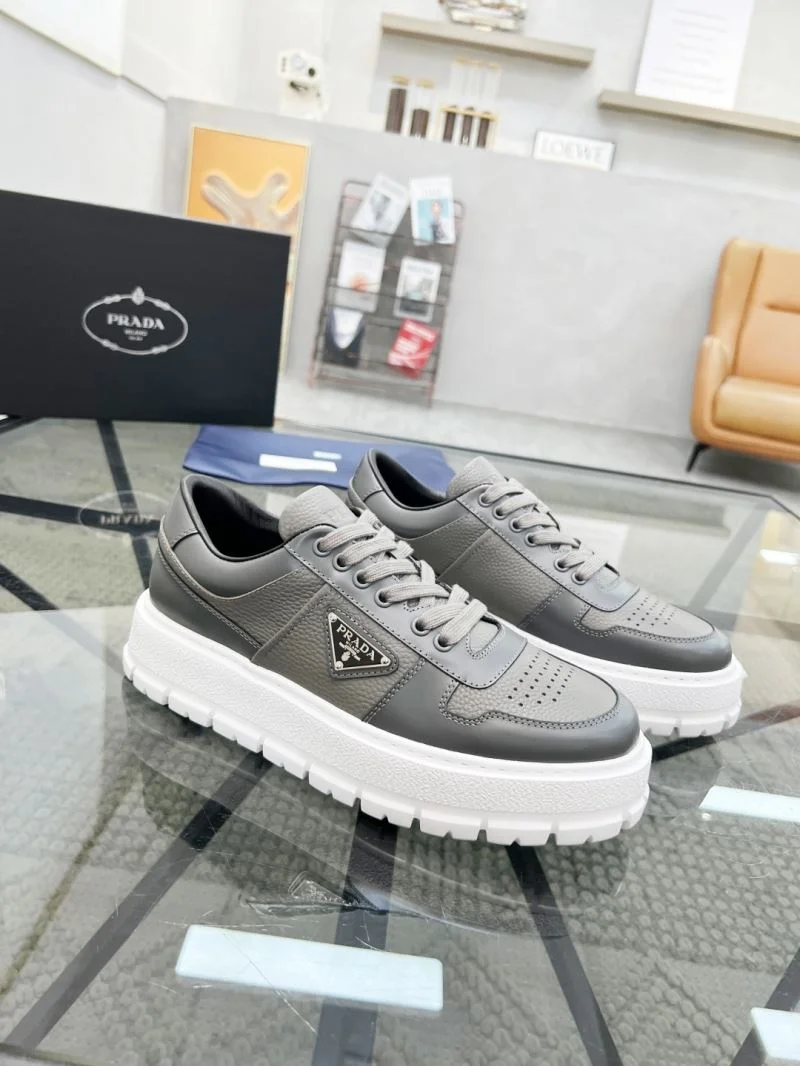 Elegant Prada Low Shoes 33915