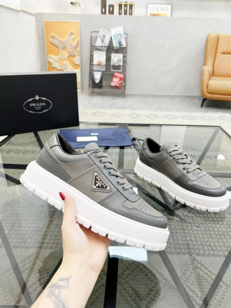Elegant Prada Low Shoes 33915