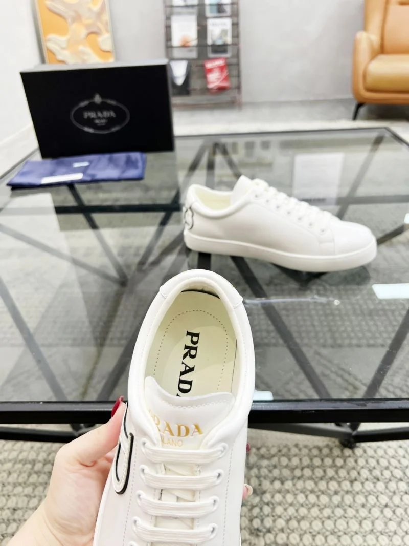 Prada Low Shoes MultiPurpose 33931