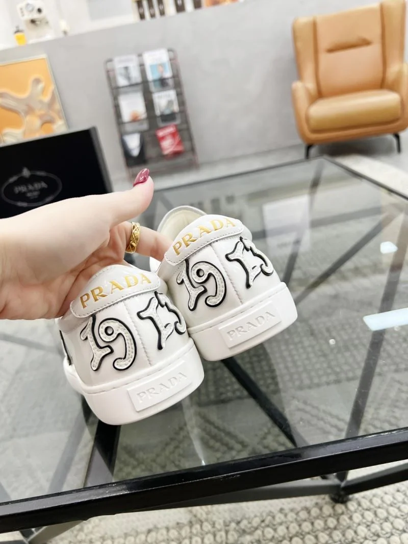 Prada Low Shoes MultiPurpose 33931