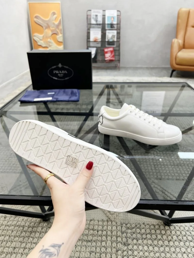 Prada Low Shoes MultiPurpose 33931