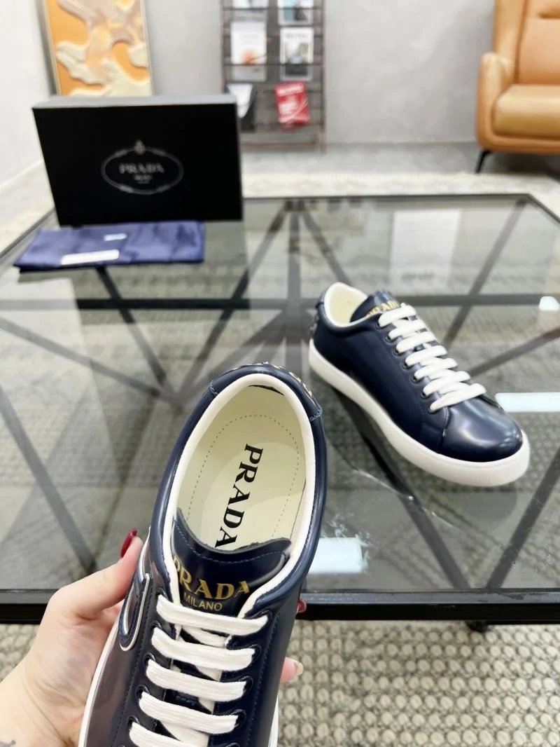 Prada Low Shoes Unisex 33922