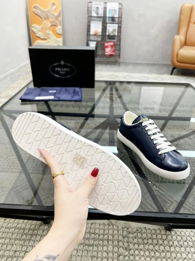 Prada Low Shoes Unisex 33922