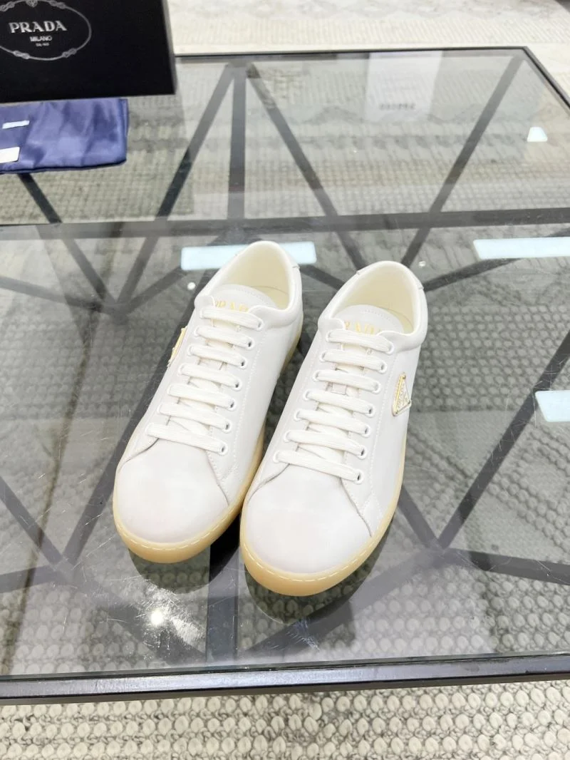 Timeless Prada Low Shoes 33923