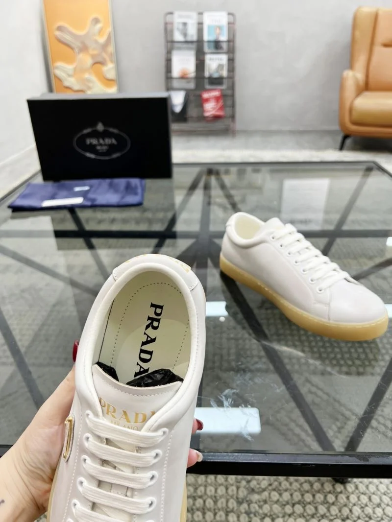 Timeless Prada Low Shoes 33923