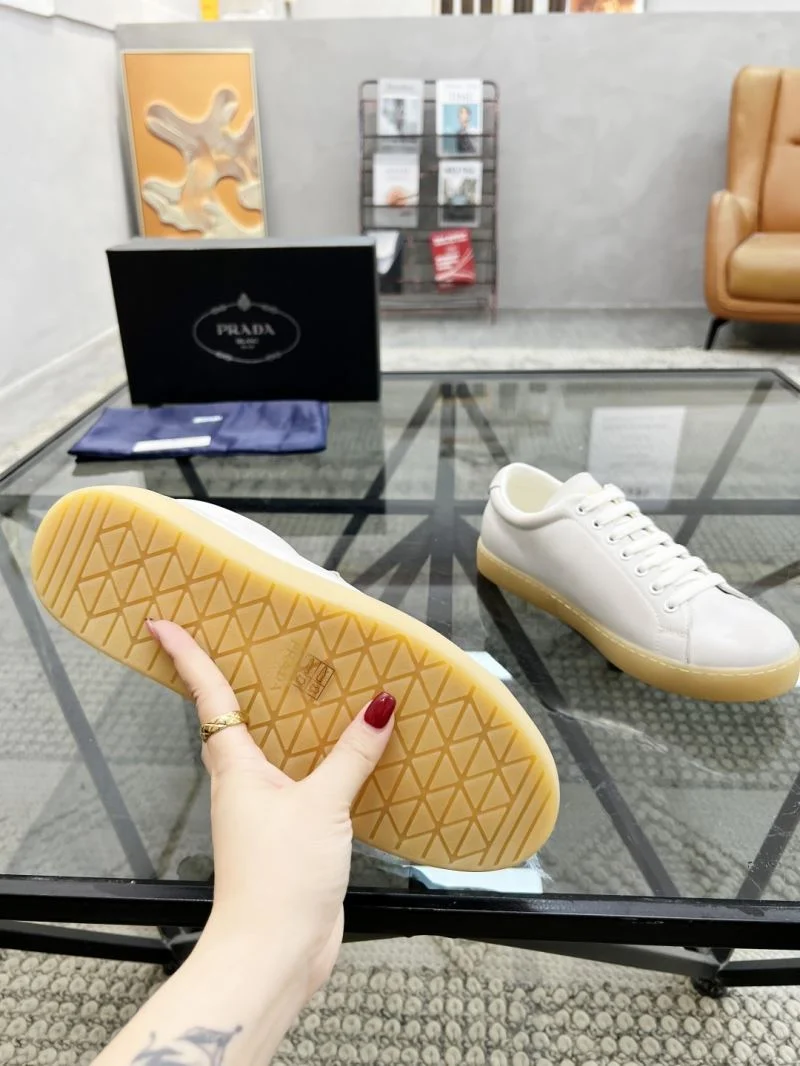 Timeless Prada Low Shoes 33923