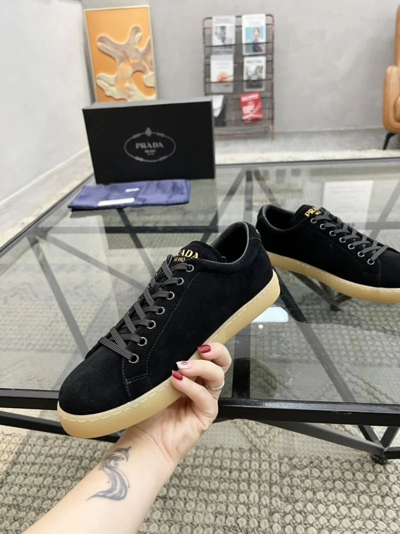 Timeless Prada Low Shoes 33934