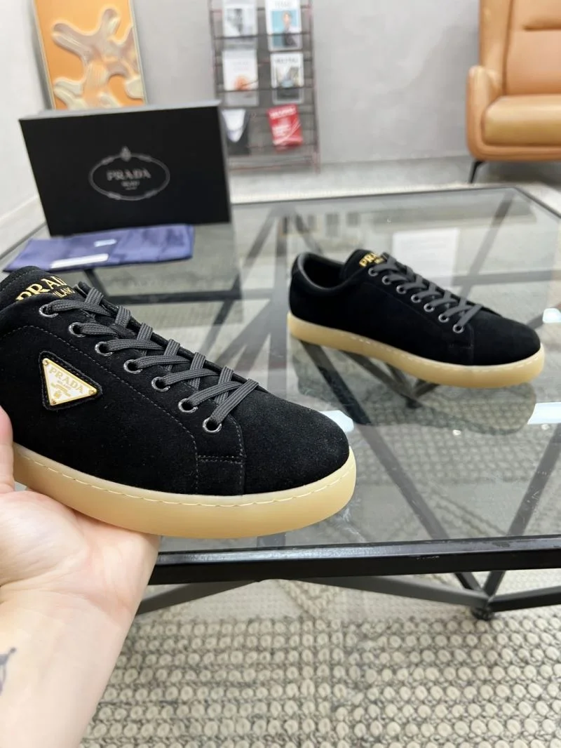 Timeless Prada Low Shoes 33934