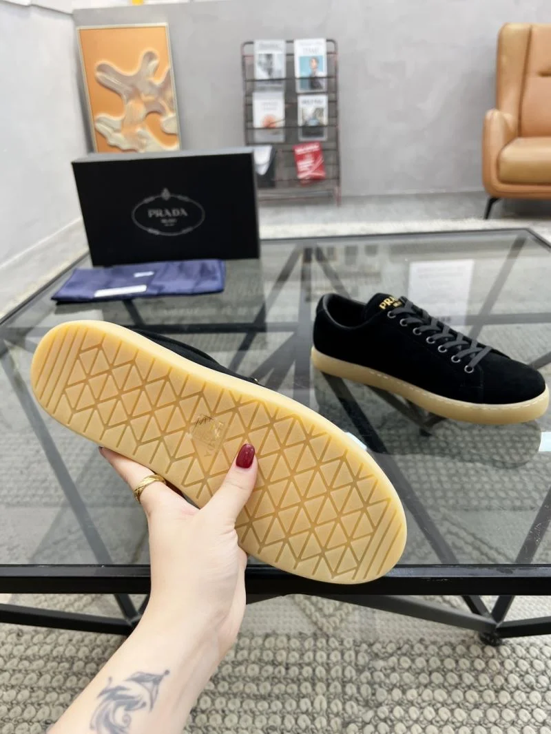 Timeless Prada Low Shoes 33934
