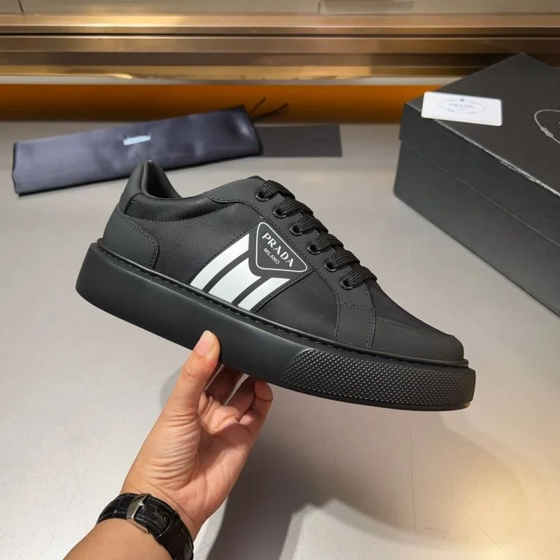 Refined Prada Low Shoes 33909