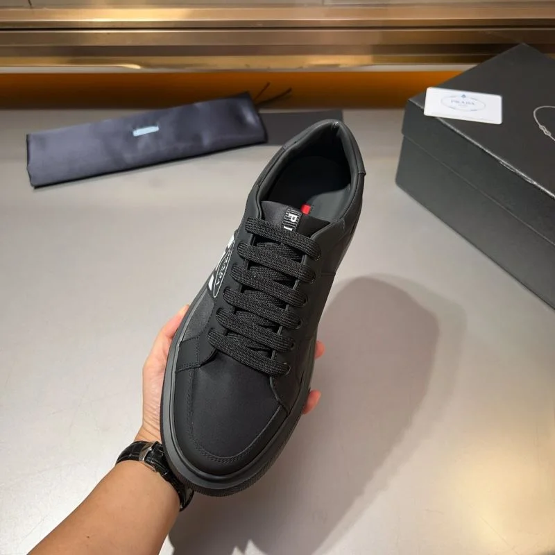 Refined Prada Low Shoes 33909