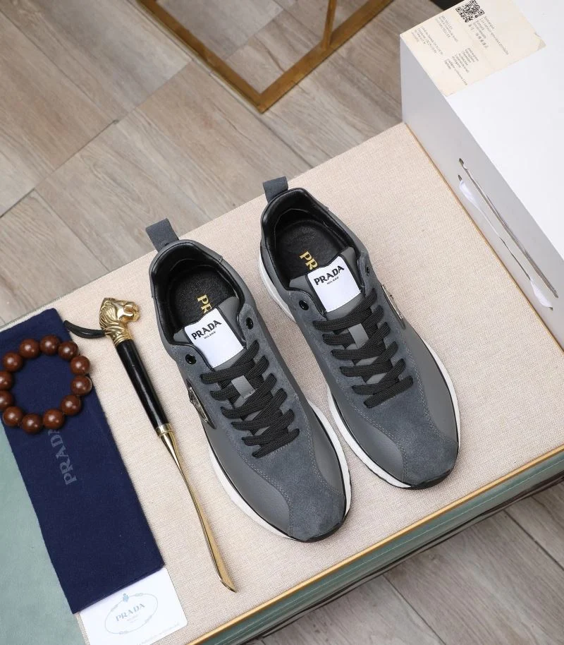 Durable Prada Low Shoes 33900
