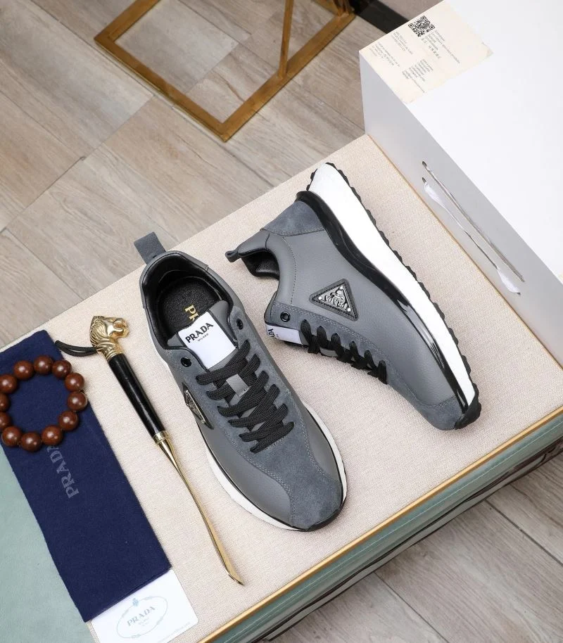 Durable Prada Low Shoes 33900