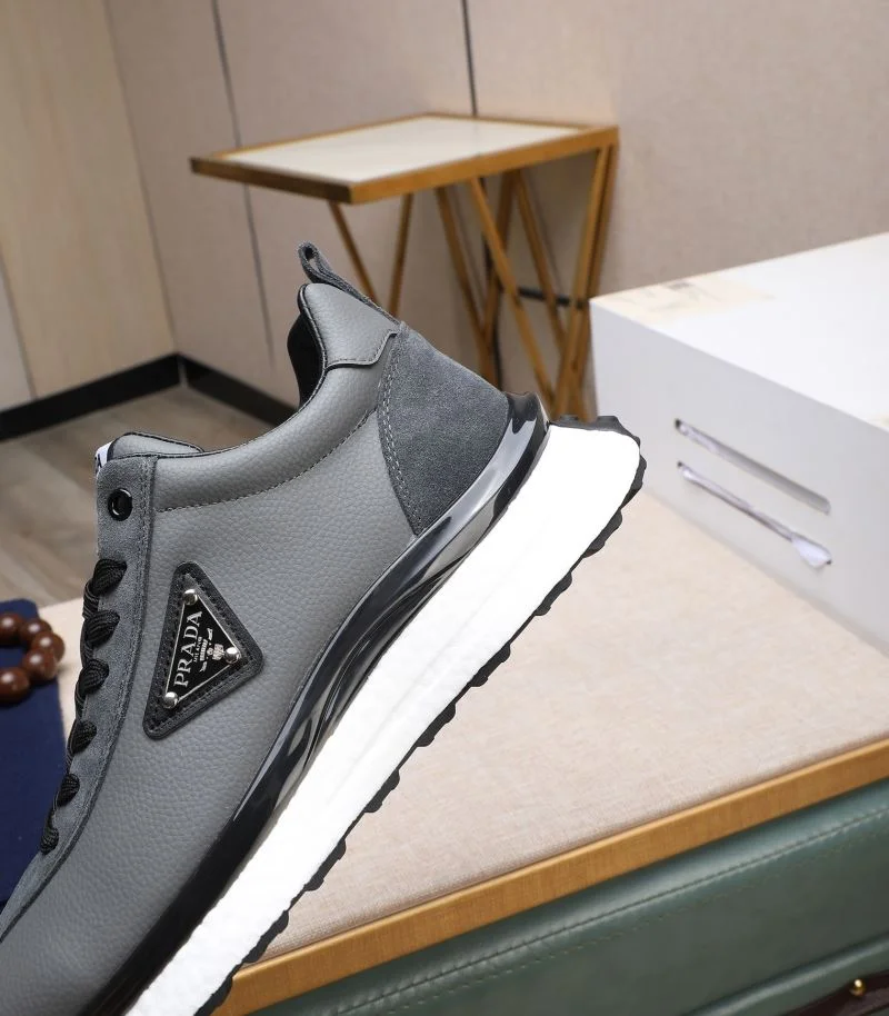Durable Prada Low Shoes 33900