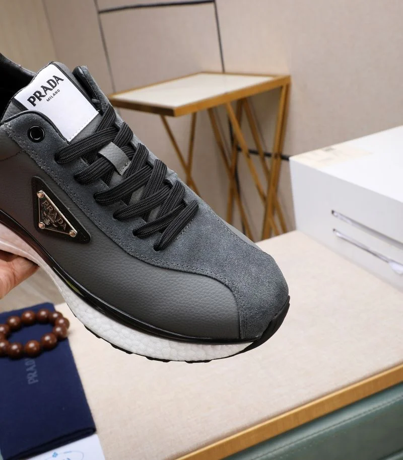 Durable Prada Low Shoes 33900