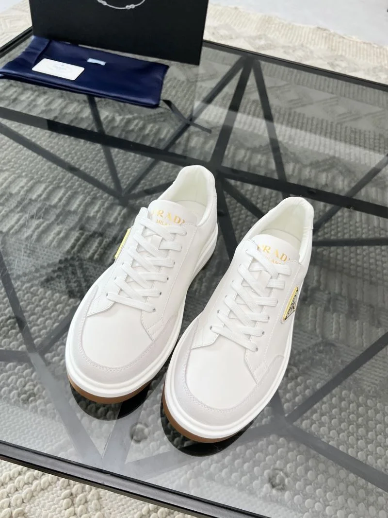 Sophisticated Prada Low Shoes 33890