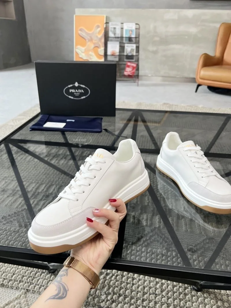 Sophisticated Prada Low Shoes 33890