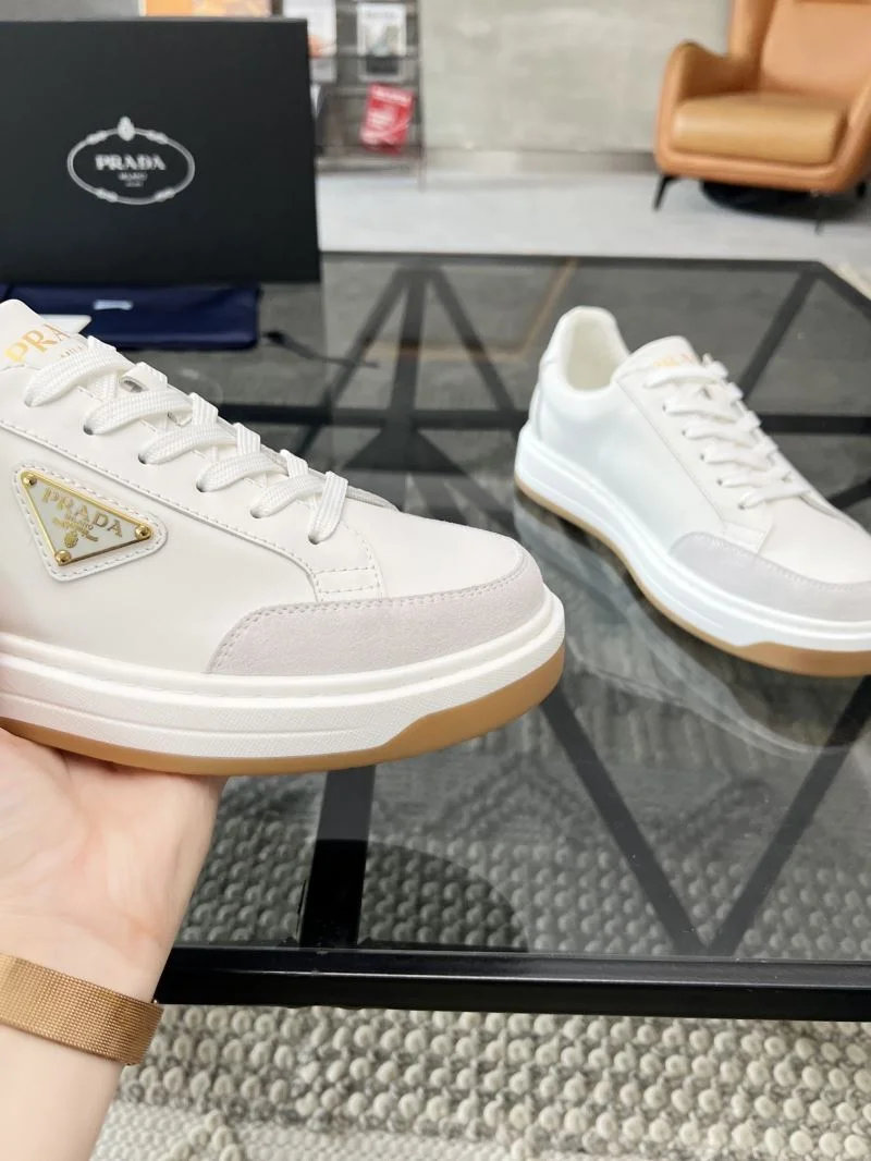 Sophisticated Prada Low Shoes 33890