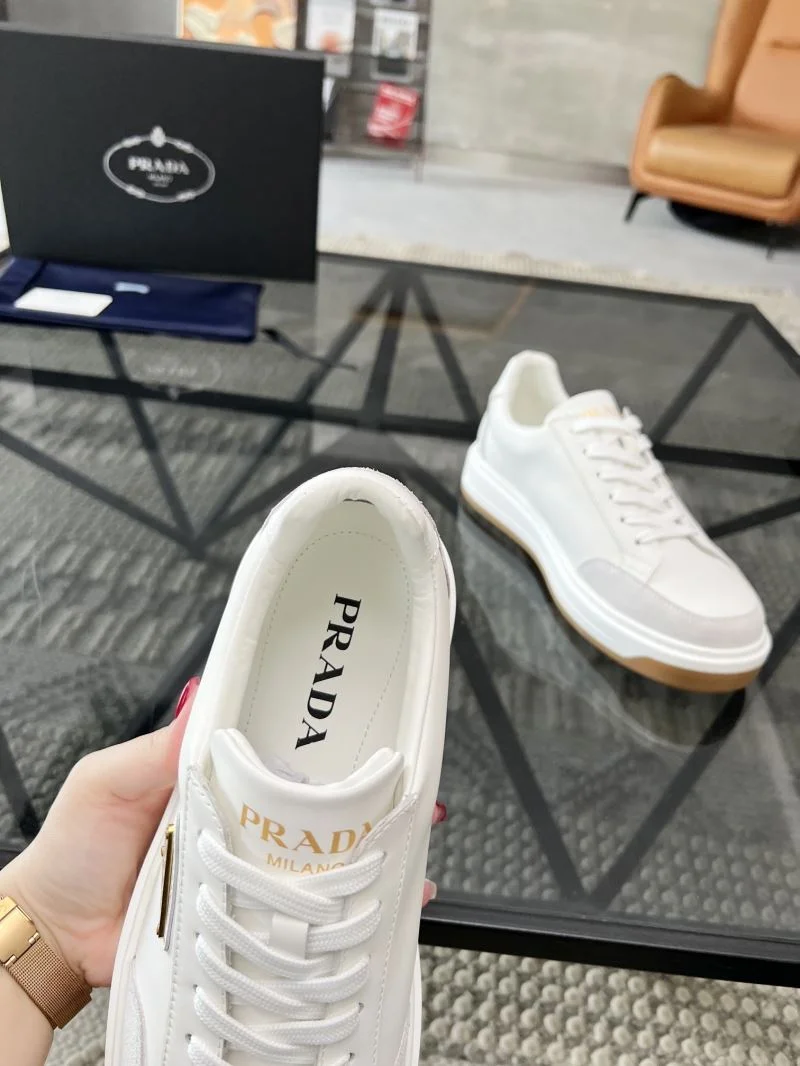 Sophisticated Prada Low Shoes 33890
