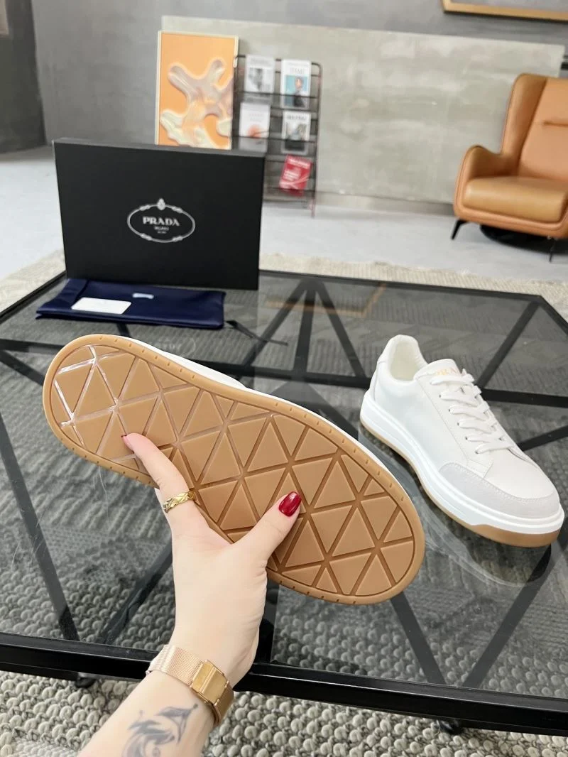 Sophisticated Prada Low Shoes 33890