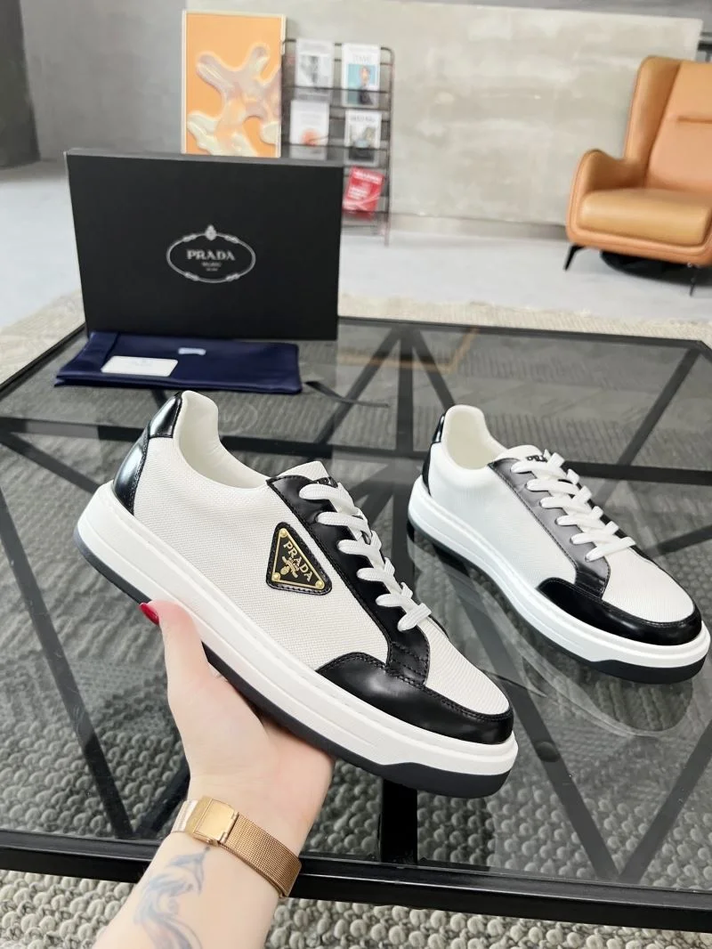 Prada Low Shoes Fashionable 33901