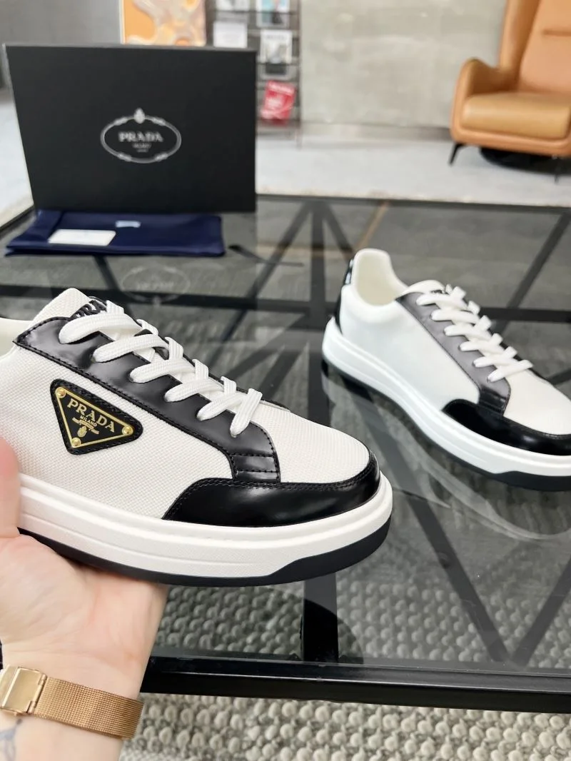 Prada Low Shoes Fashionable 33901