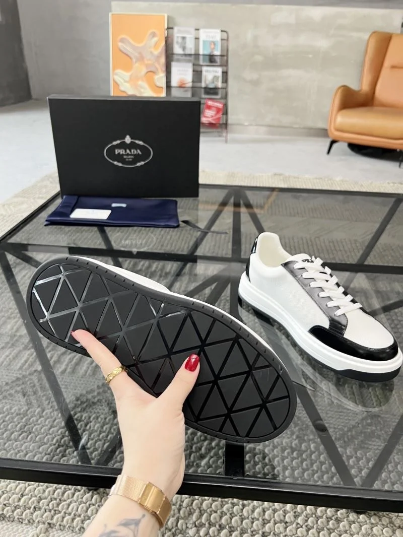 Prada Low Shoes Fashionable 33901