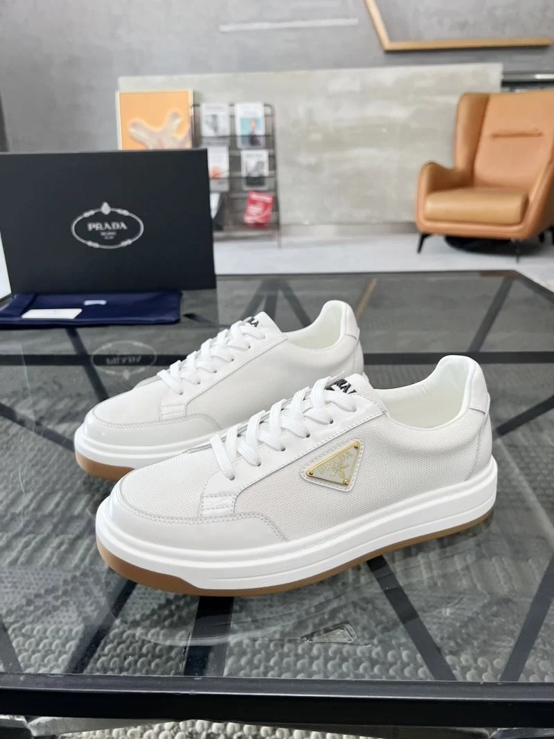 Prada Low Shoes Minimalist 33899