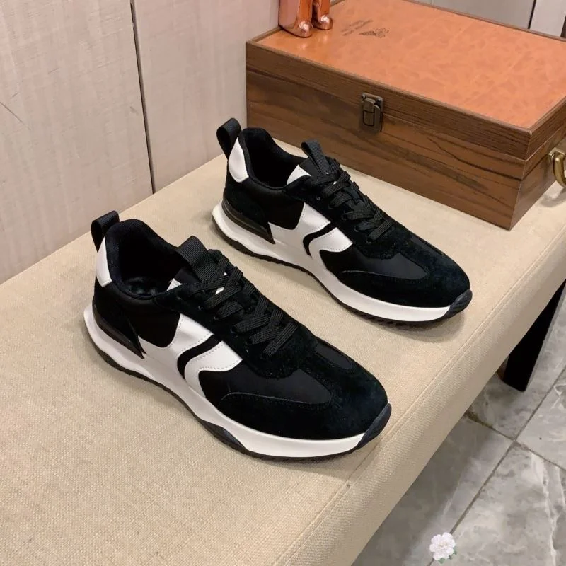 UrbanChic Prada Low Shoes 33877