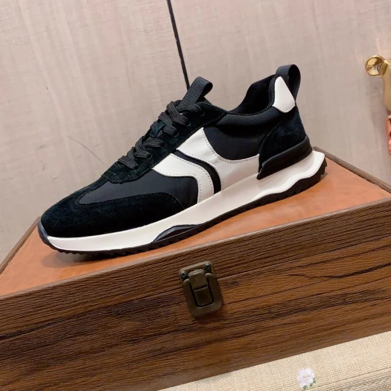 UrbanChic Prada Low Shoes 33877