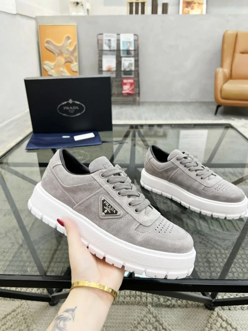 Prada Low Shoes Popular 33859