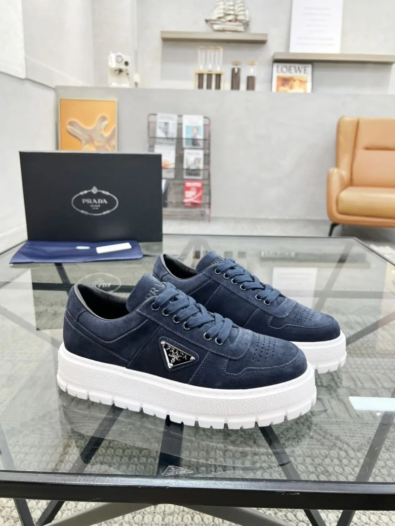 Prada Low Shoes Versatile 33847
