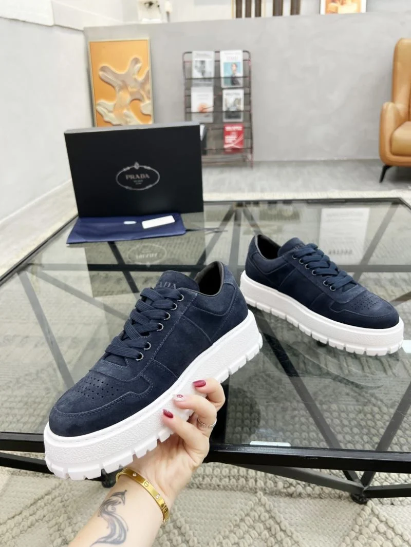 Prada Low Shoes Versatile 33847