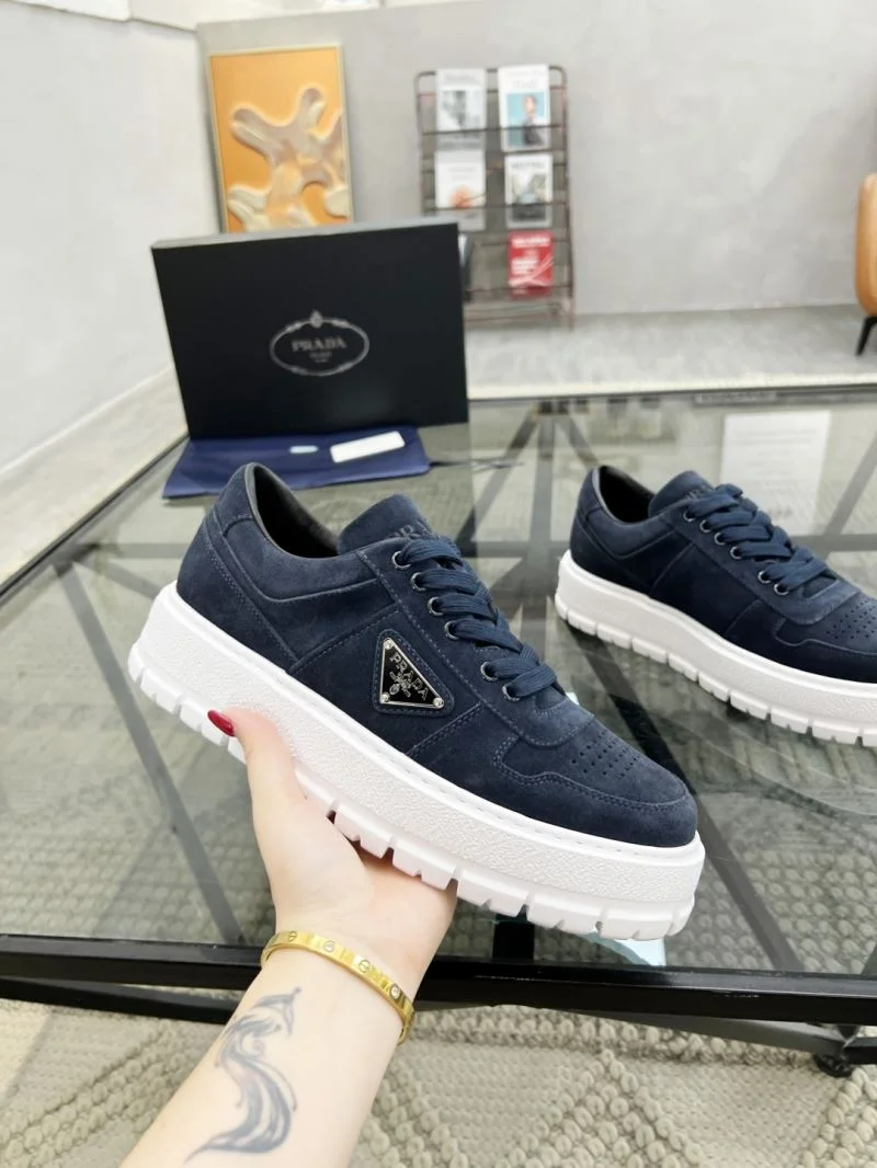 Prada Low Shoes Versatile 33847