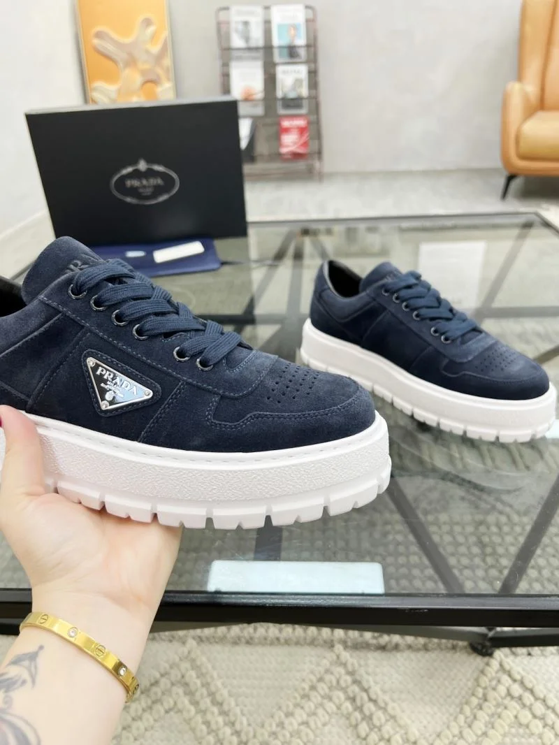 Prada Low Shoes Versatile 33847