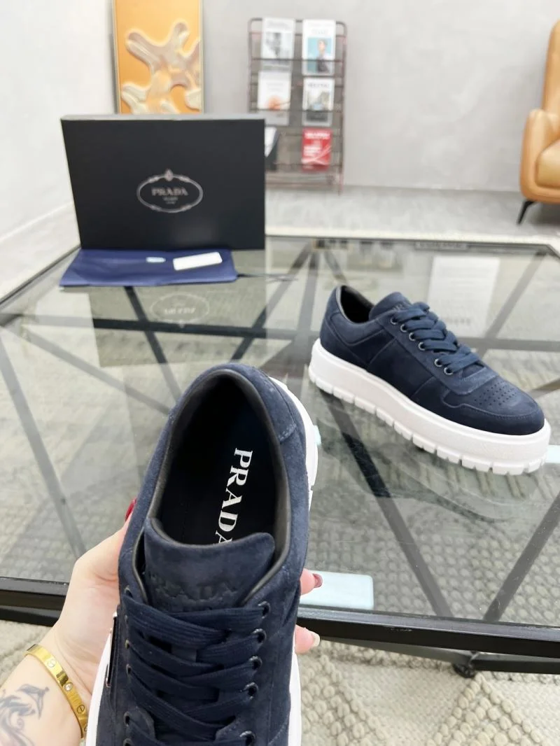 Prada Low Shoes Versatile 33847