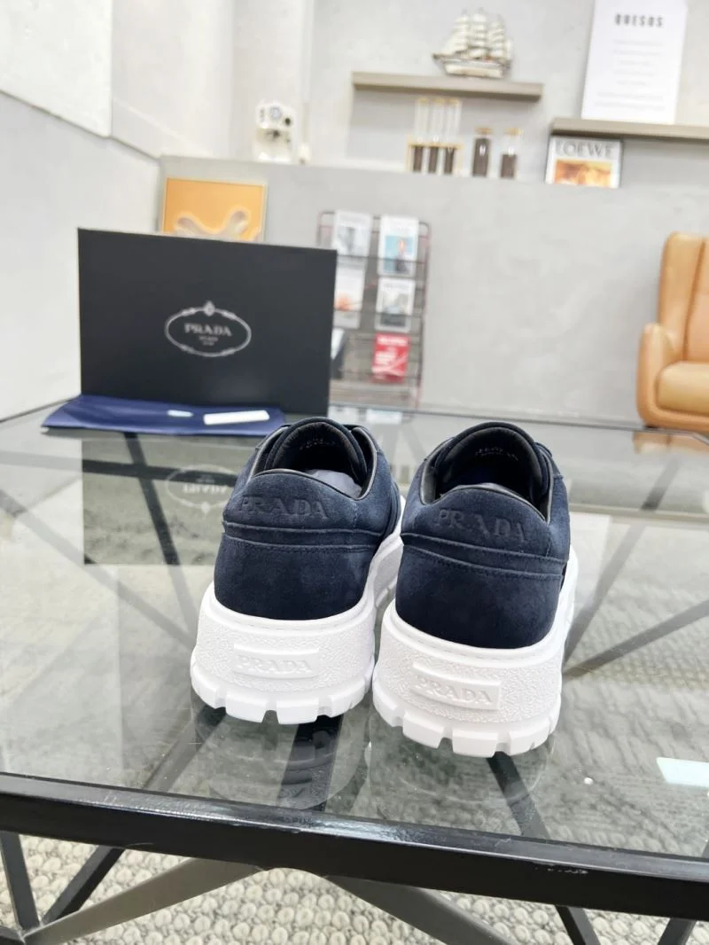 Prada Low Shoes Versatile 33847