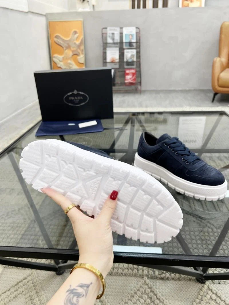 Prada Low Shoes Versatile 33847