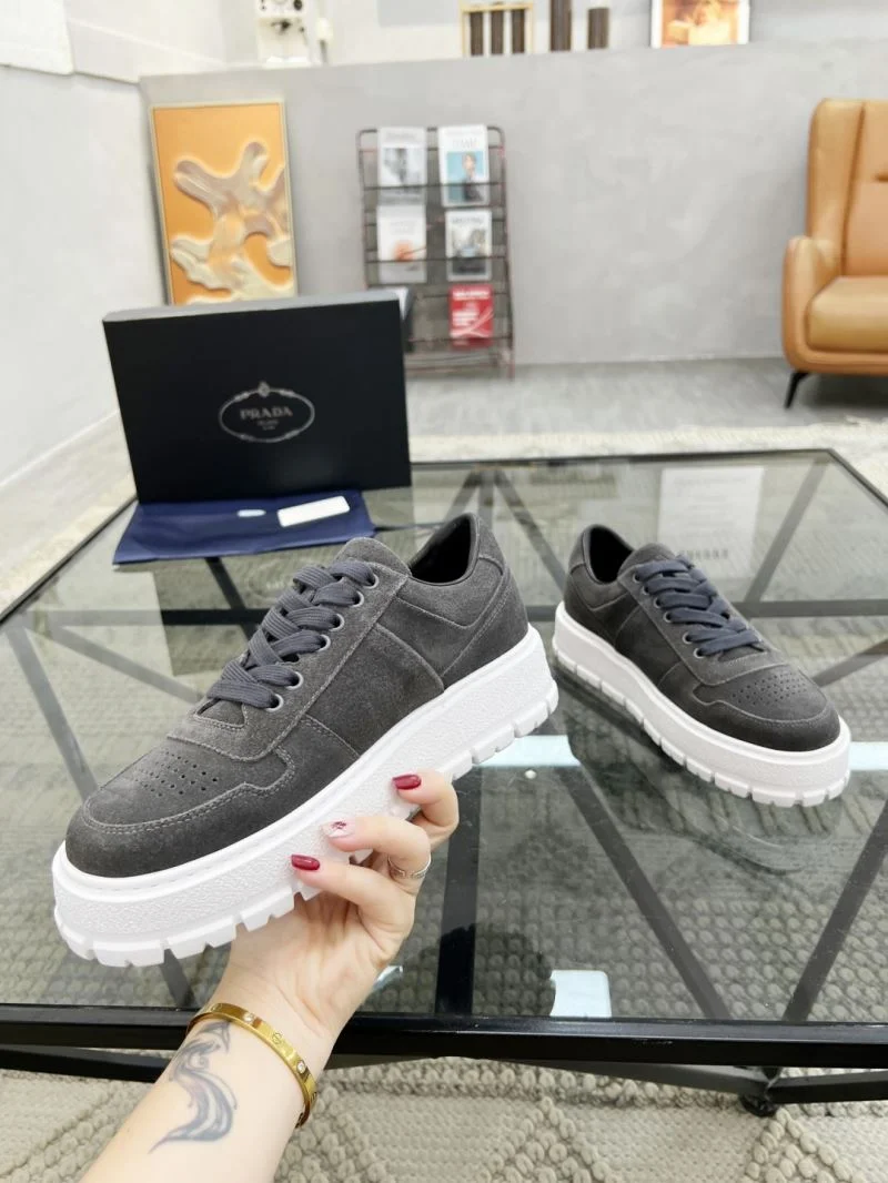 Prada Low Shoes Modern 33853
