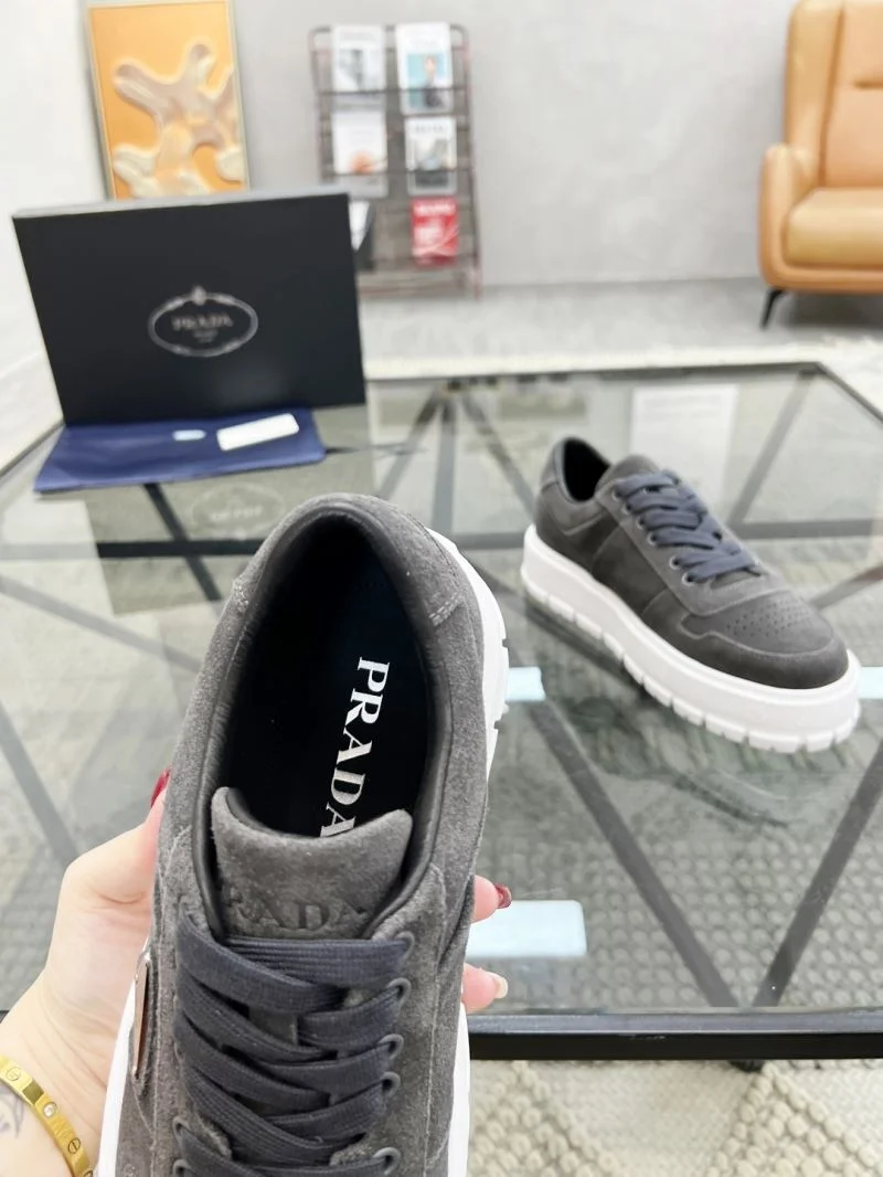 Prada Low Shoes Modern 33853
