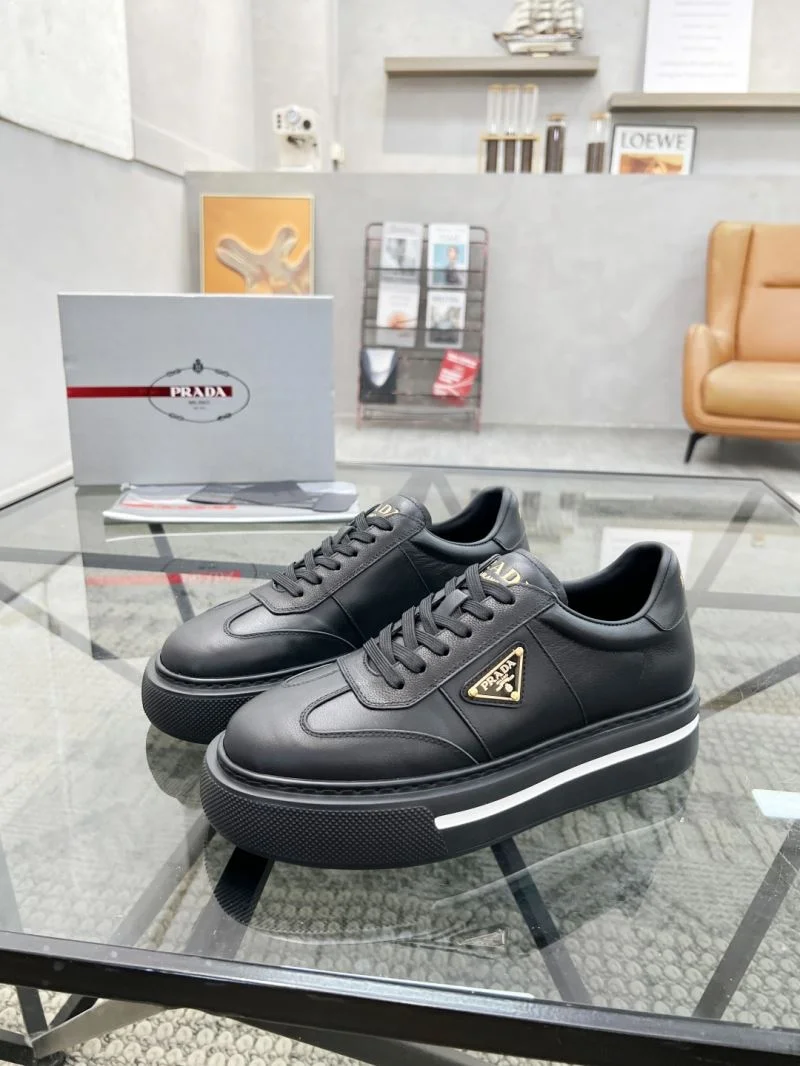 Versatile Prada Low Shoes 33850