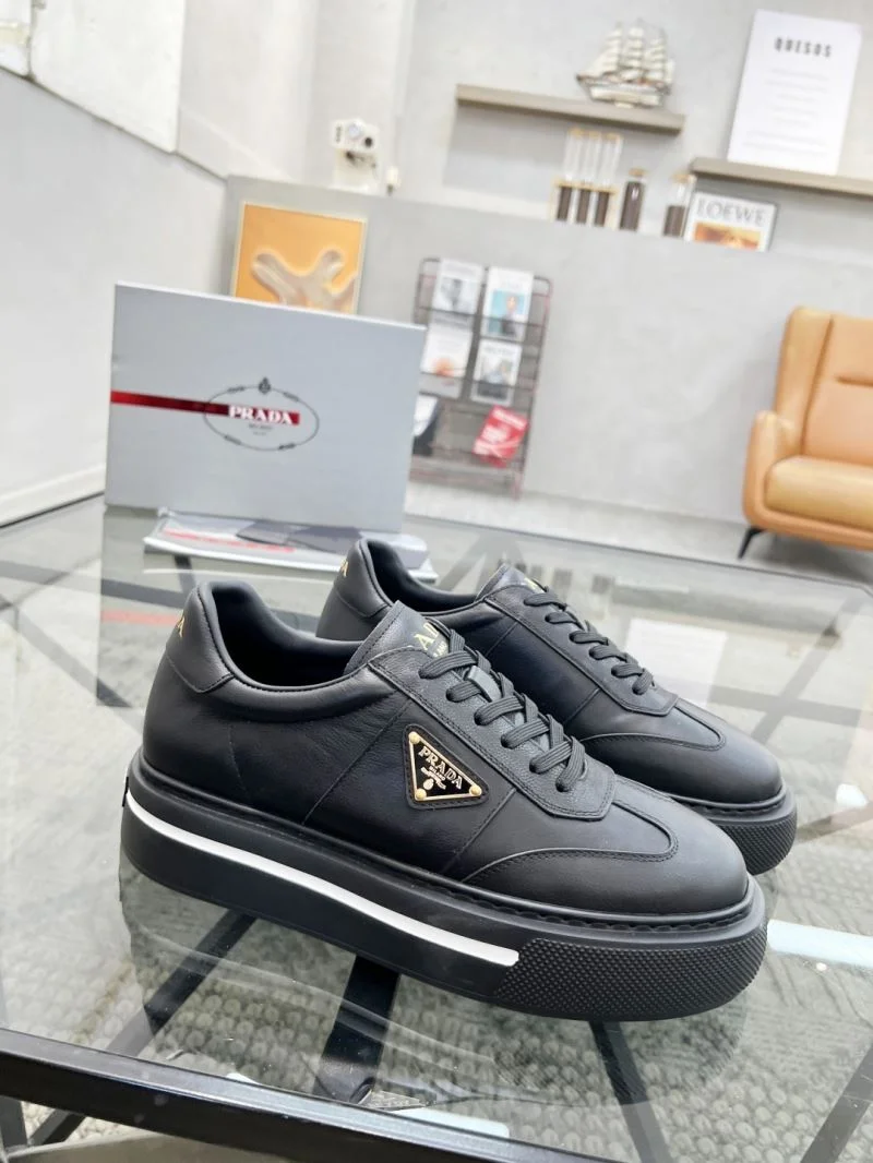 Versatile Prada Low Shoes 33850
