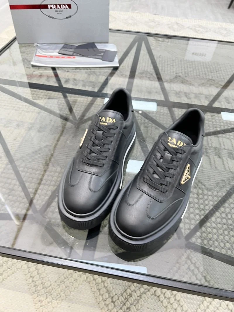 Versatile Prada Low Shoes 33850